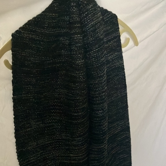 Calvin Klein: Black/White Blend Knit Scarf- one size - Picture 11 of 16